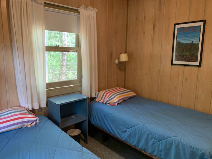 Საძინებელი 2 ტყუპისცალით.