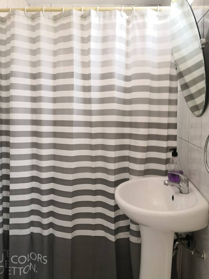 Surquillo Vacation Als Homes, Max Studio Shower Curtain Bluetooth