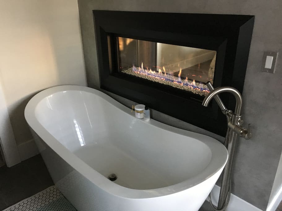Enjoy the cozy fireplace from the large tub!