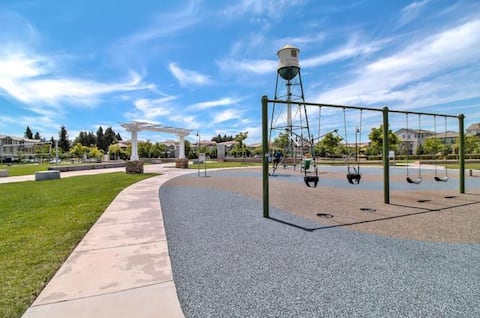 Sanitized 3BR Townhouse w/ Garage Parking
