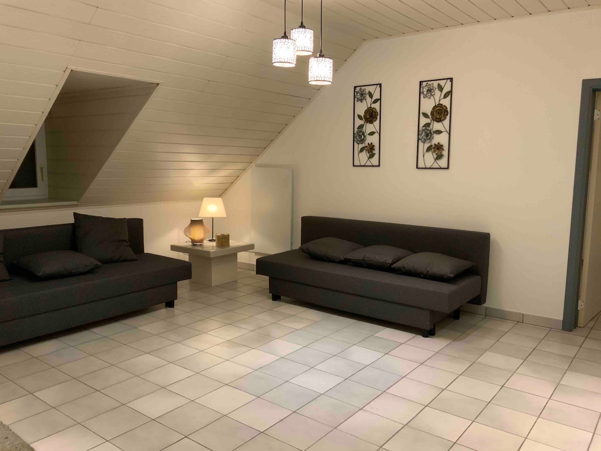 Dnevni boravak s 2 sofe