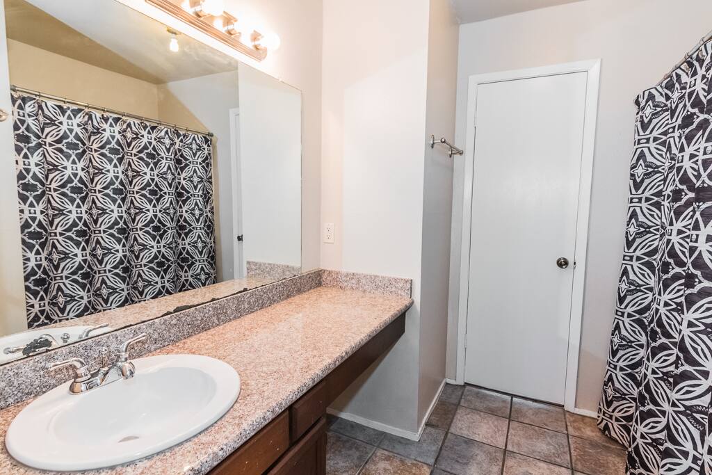 Bathroom 2nd floor