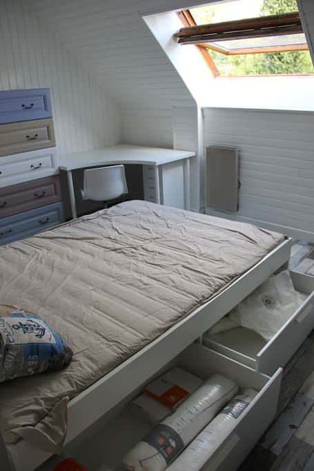 Storage space below the bed