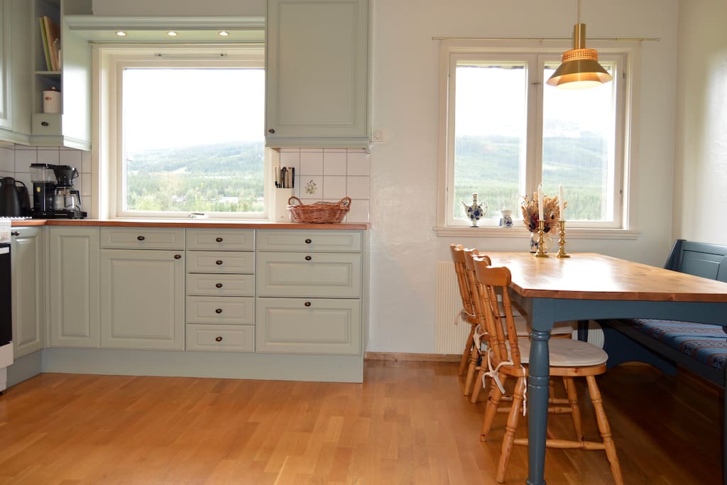 Kitchen with view over Trysilfjellet and Trysilelva
