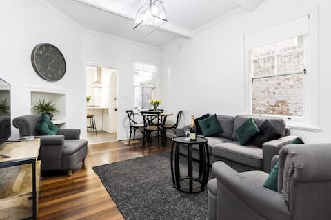 Successful Airbnb property: Sydney CBD - Beautiful Apartment in Millers Point