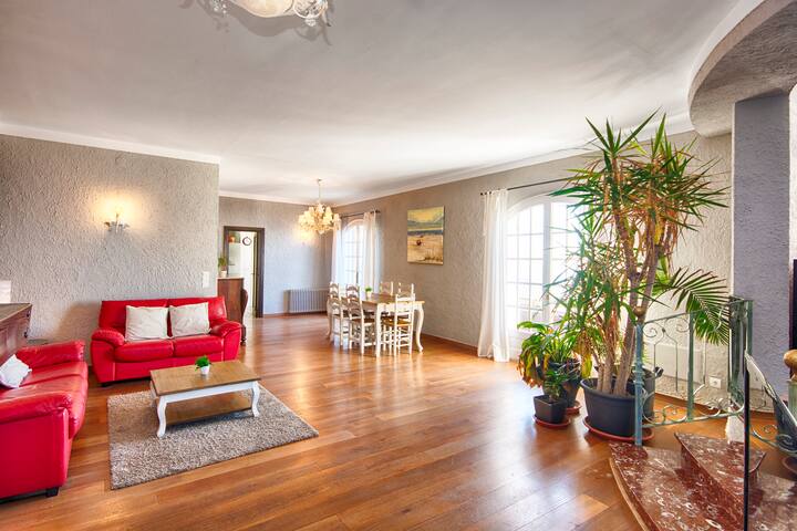 Villa con vistas al mar, muy cerca de la playa gallery image 4