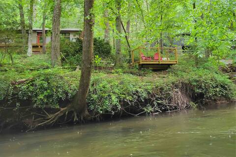 Riverside Retreat- 3 bedroom cabin