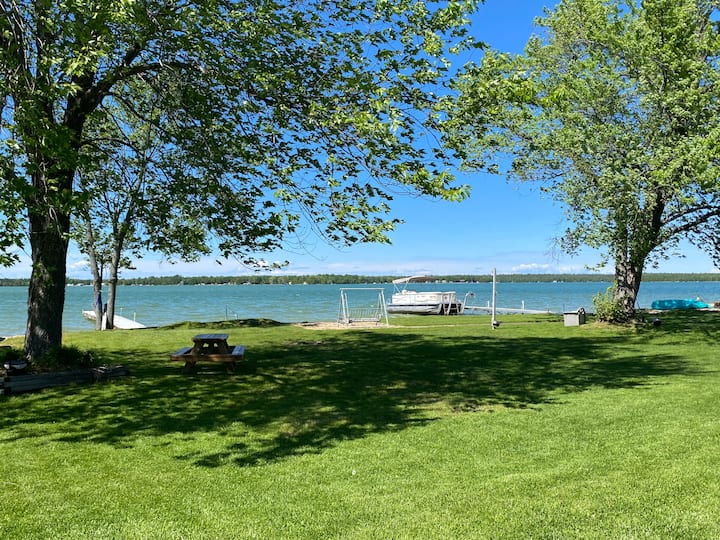Grand Lake Cottages - Lakeview # 7 Queen Suite