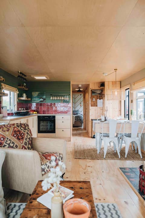 Broadskies Cabin, Causeway Coast with sea view.