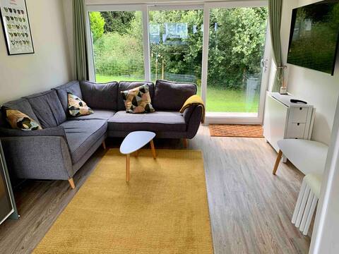 Top performing Airbnb: Peaceful stay 5 min to stunning beach & coast path in Lamphey