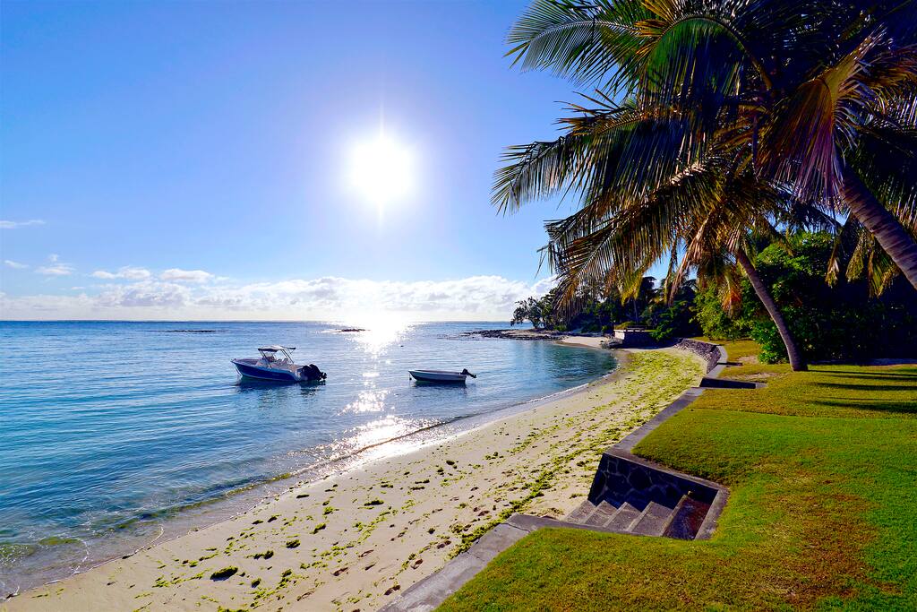 Direct access to a private beach