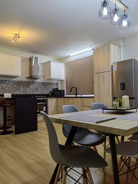 Lovely 2-bedrm condo with free parking on premises