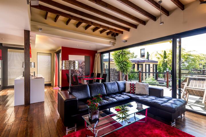 Victorian Designer Townhouse near Hobart CBD gallery image 2