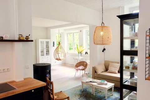 Bright apartment with a great garden and fireplace