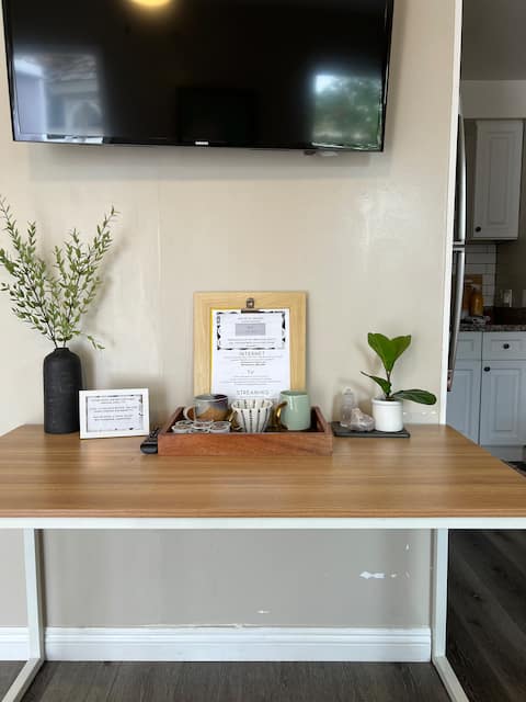 Successful Airbnb property: Guest house studio less than 5 miles Disneyland in Orange