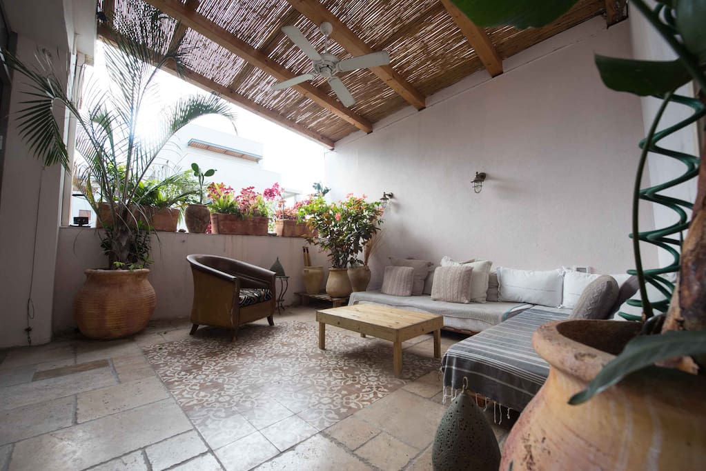terrasse équipée d'un ventilateur