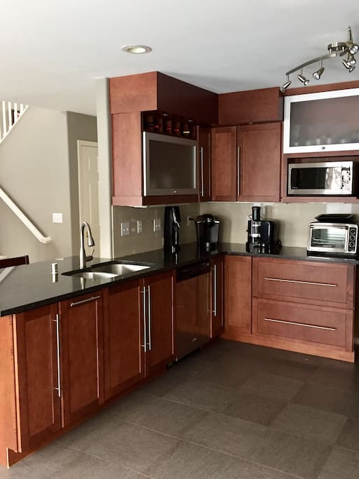 Great additional kitchen amenities from Keurig to a juicer.