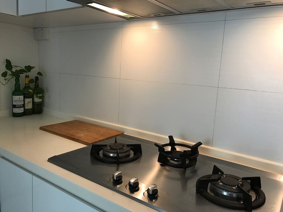 Kitchen, with microwave, fridge, gas and complete cutlery, crockery to host 4 people. Feel free get some groceries in and cook (Do the dishes thou)