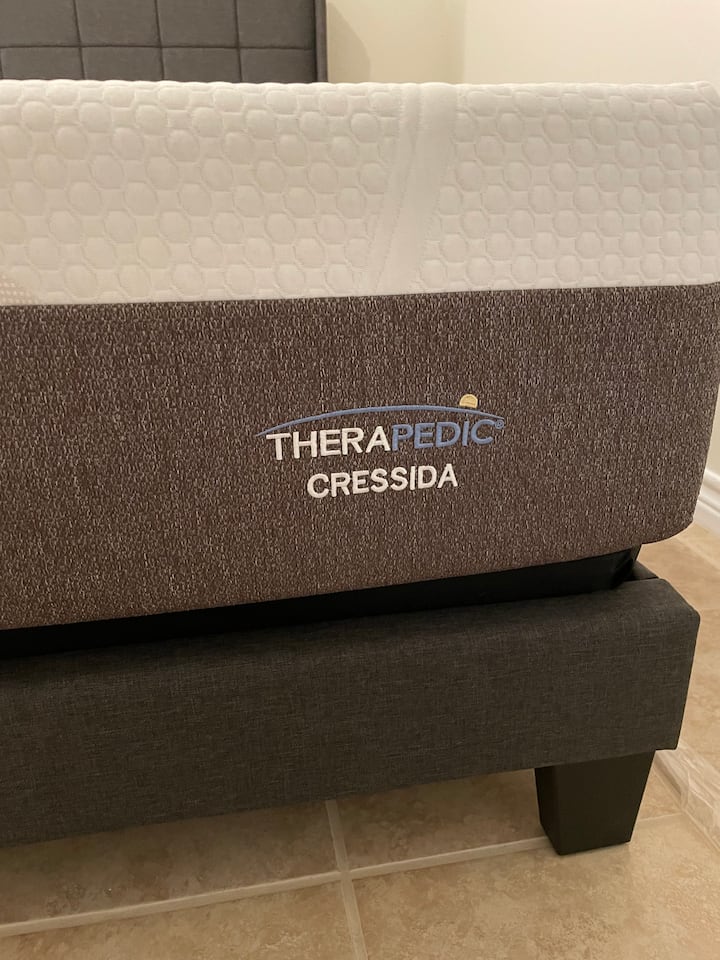 Ni kuhusu starehe kwenye godoro hili la ukubwa wa Malkia.  