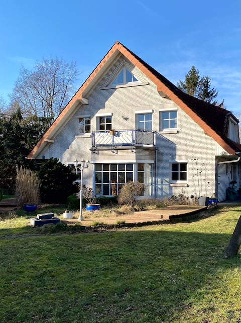 Top performing Airbnb: The spacious country estate for the beautiful city of Bremen in Gröpelingen