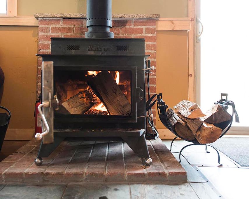 Classic wood burning stove - Instagram | @rockymtncabin