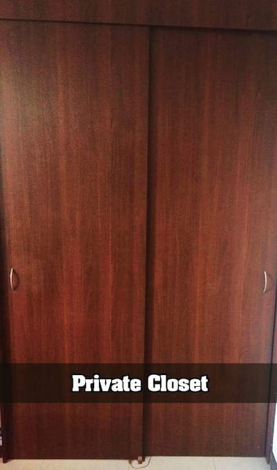 Ponemos a tu disposición 1 PRIVATE Closet, para que organices todas tus pertenencias de la mejor manera.