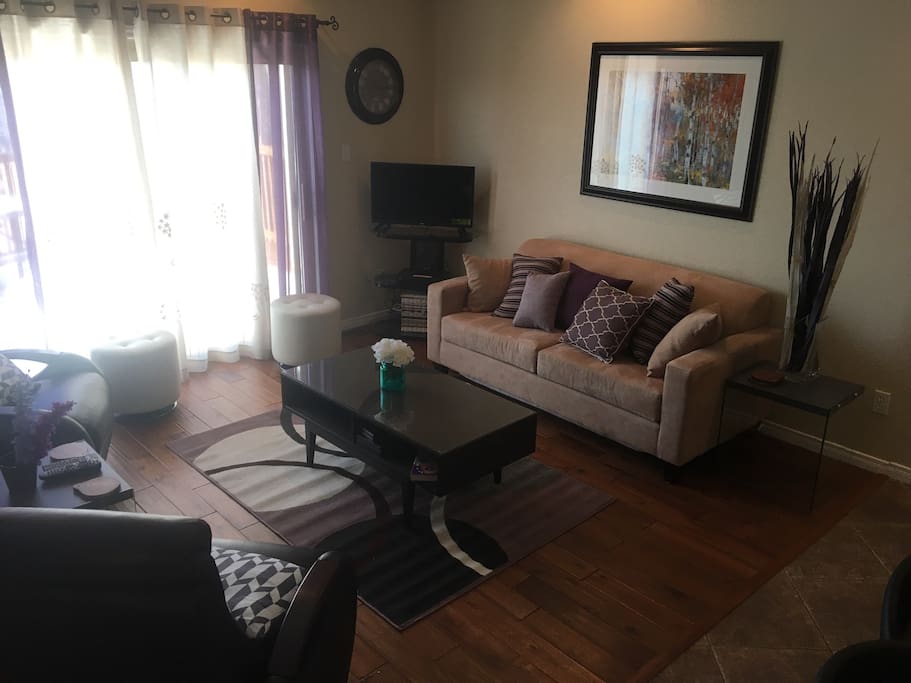 Living room, Queen Sofa bedf