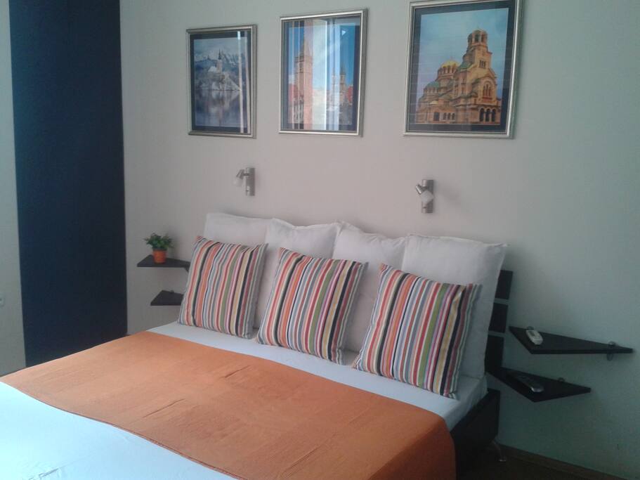 Main bedroom with king size bed.