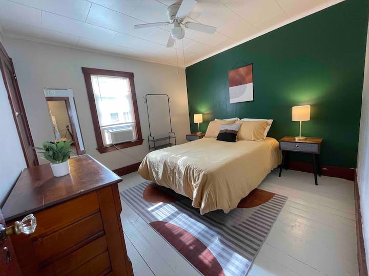 Charming Brunswick Bungalow Walkable to Downtown Houses for Rent in