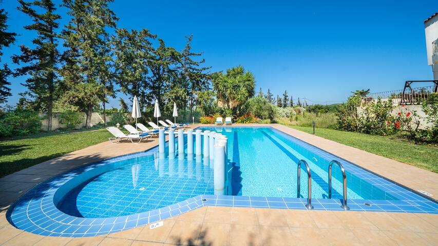 3′ to Beach / Private Pool / Perfect for Families gallery image 3