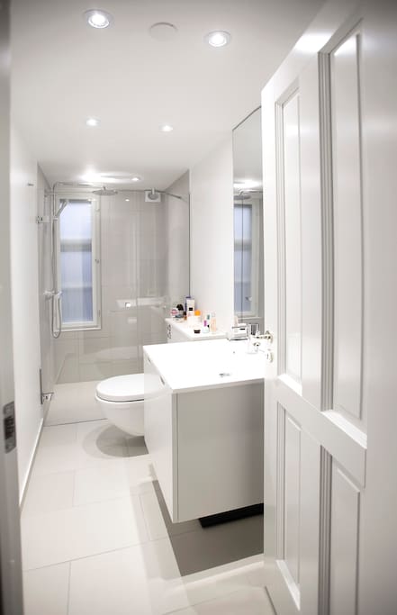 Your fantastic large bathroom