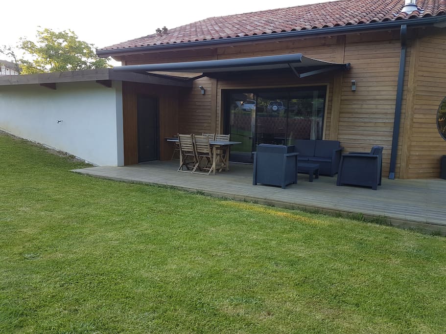 Terrasse exposée plein Sud avec terrain