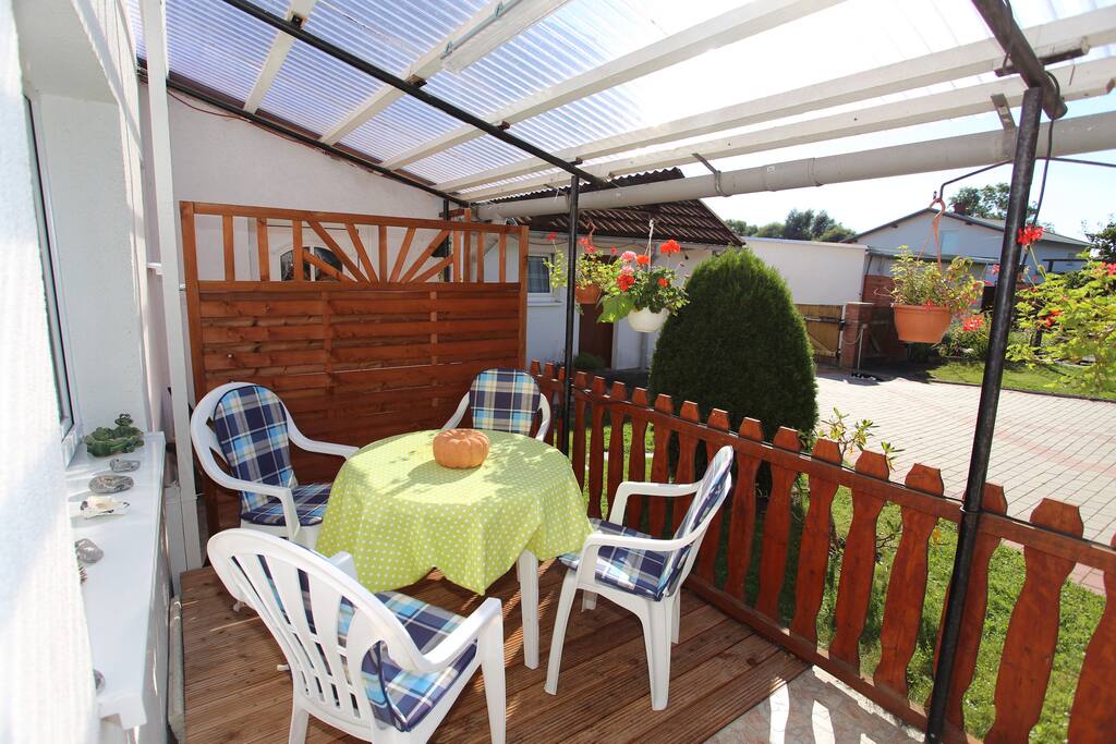 Terrasse ( von Mai - September)