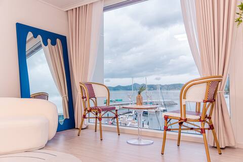 [new] [Tongken Oceanbu] [Netflix] [YouTube] [Emotional Accommodation] The Castle Ocean Suite