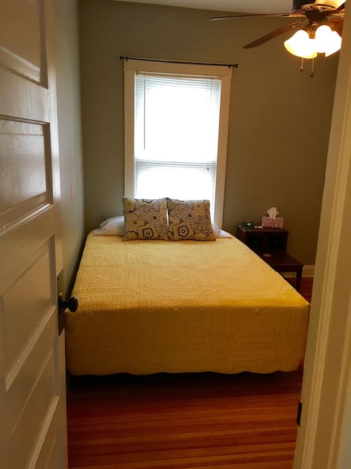1st bedroom; queen bed with reclining chair