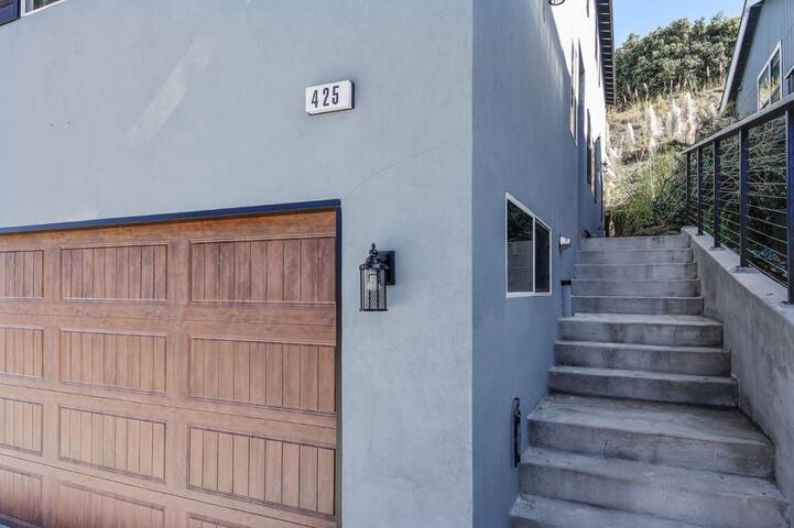 Stylish 4BR Ocean View Retreat – Modern & New! gallery image 3