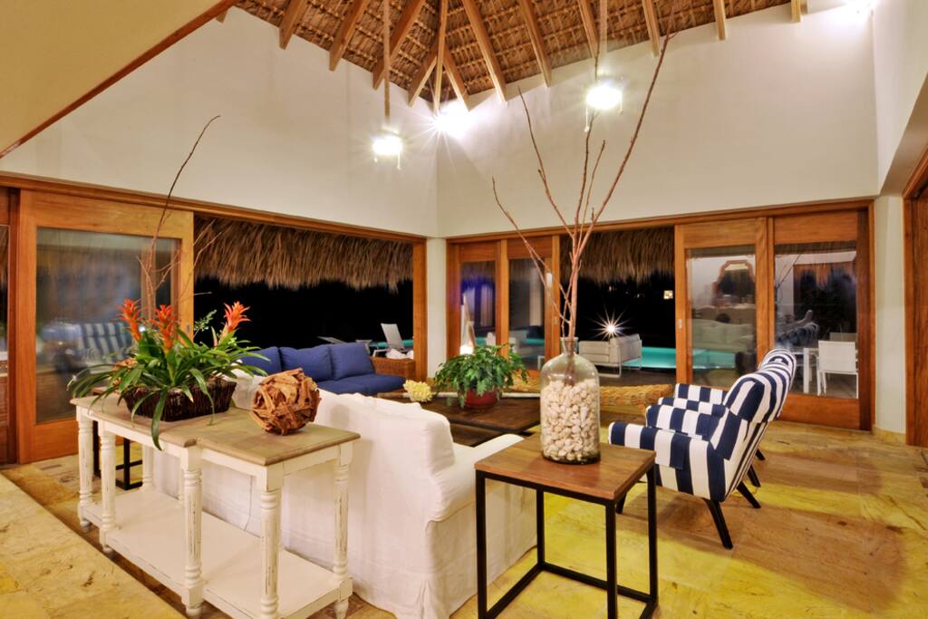 all bay windows living room