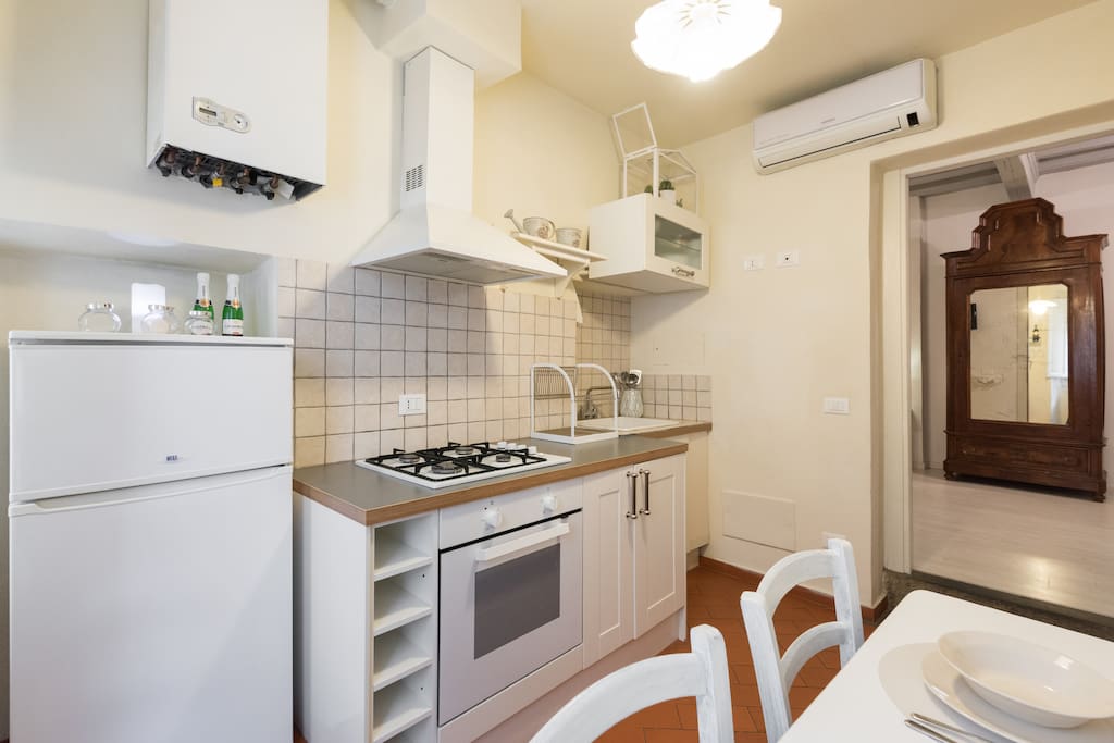 KITCHEN: New, functional, and completely equipped to cook and eat