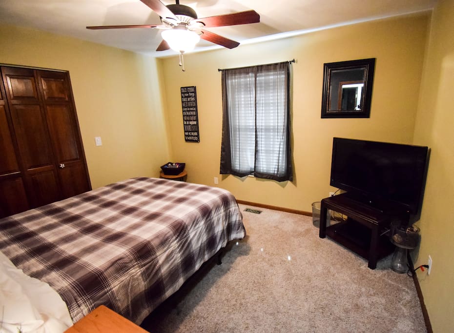 40” tv with Hd dvr/Cable, and snacks provided