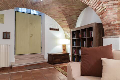 ★NEW LISTING Cozy & Charming Historical Centre 2BR
