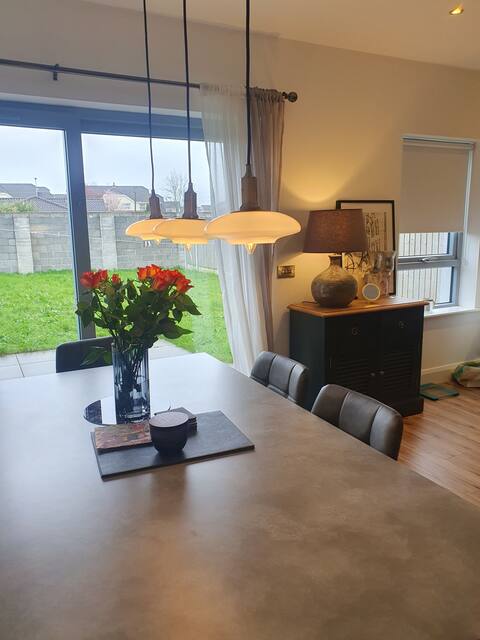 Limerick - Beautiful 4 Bed Home