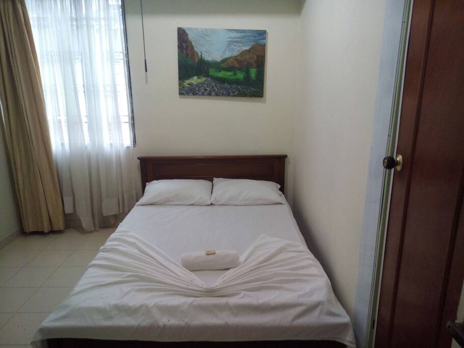 nos gusta adaptar el alojamiento las nesesidades de cada huesped ,desde una cama grande con o sin escritorio ,o una habitacion para cuatro personas !tu decides¡