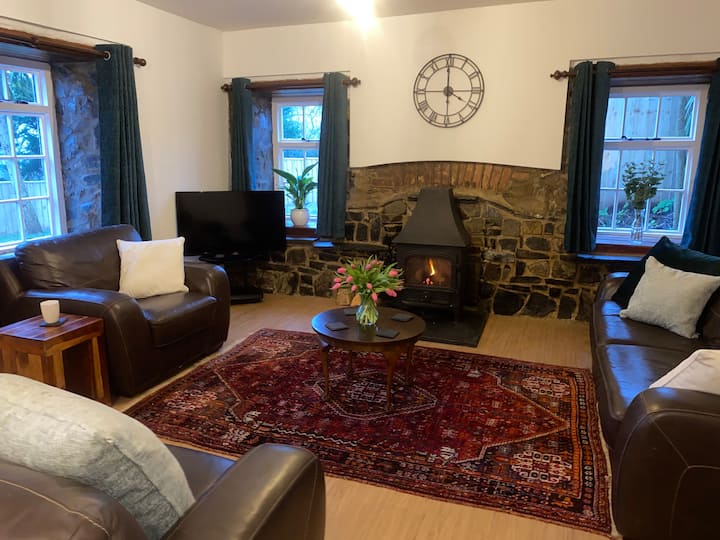 Pohodlný priestor na posedenie s kachľami