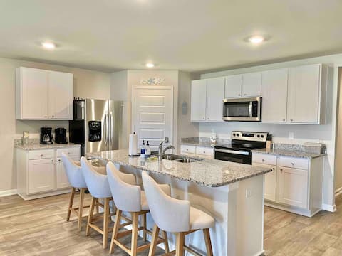 Close to OWA, Beach, Wharf, Airport, Pet Friendly!