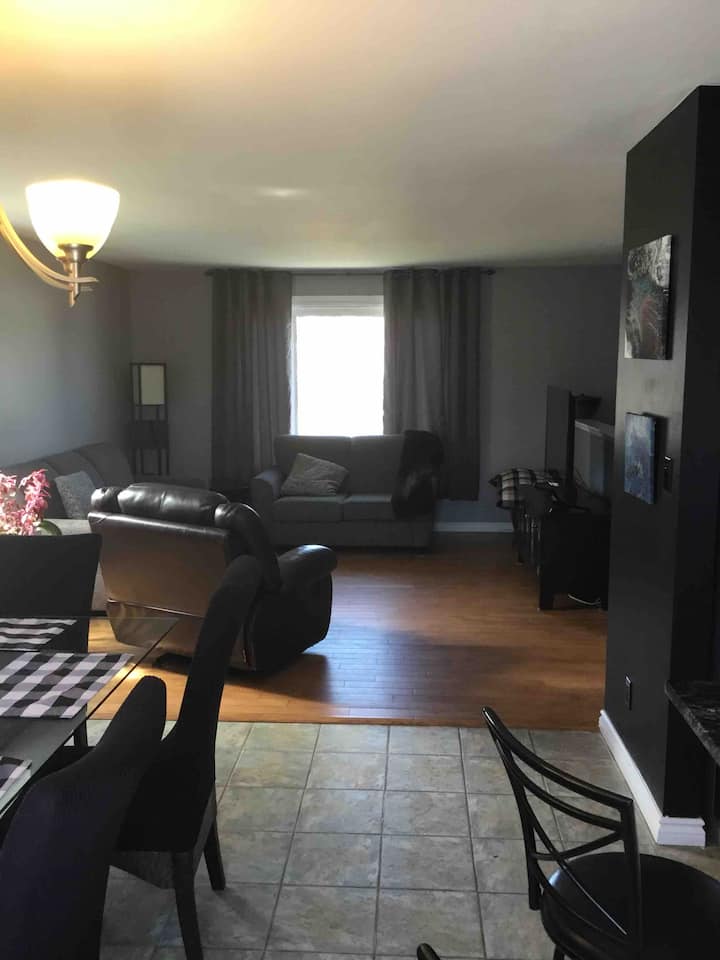 2 Bedroom Home With Beautiful Mountain View - Ontario
