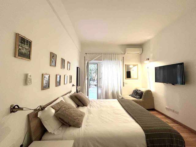 Modern Comfort near the Vatican gallery image 4