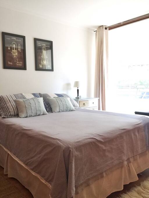 cama y cuadros