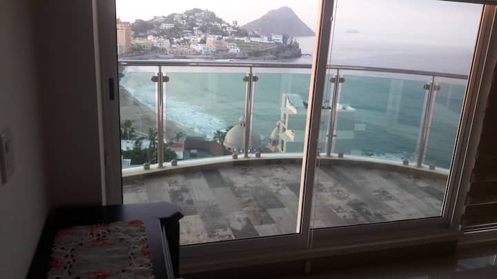 Vista desde recamara primary a olas altas y op.在主卧可欣赏Olas Altas海滩和OP