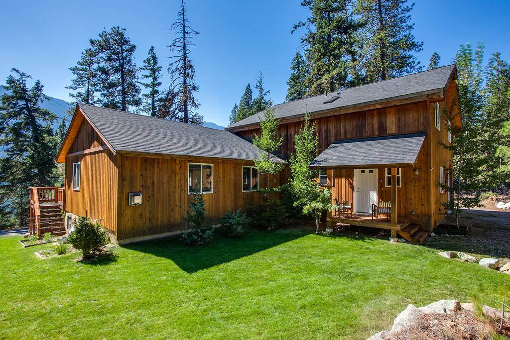 beautiful grounds and lovely place to enjoy outdoor picnic and space to play