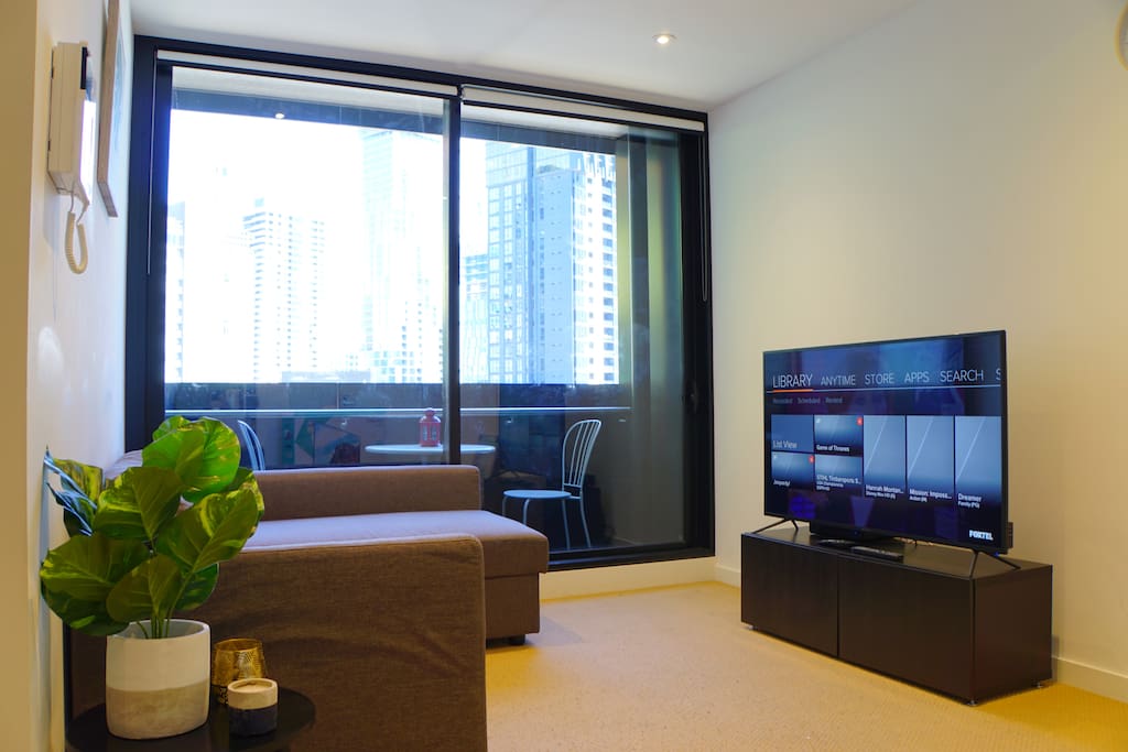 Spacious Lounge with comfortable sofa bed